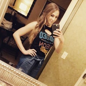 Meet your Posher, Julia